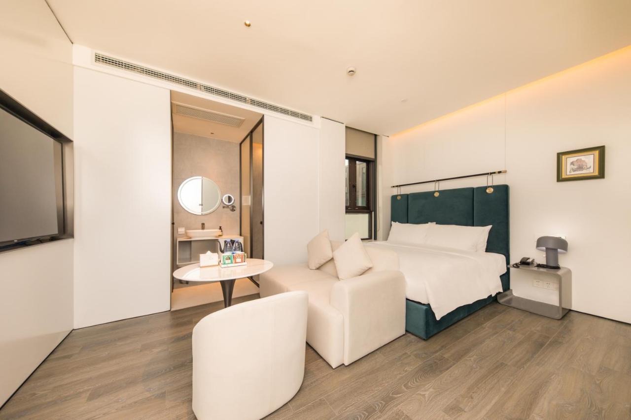 Отель Autoongo Bund 3*